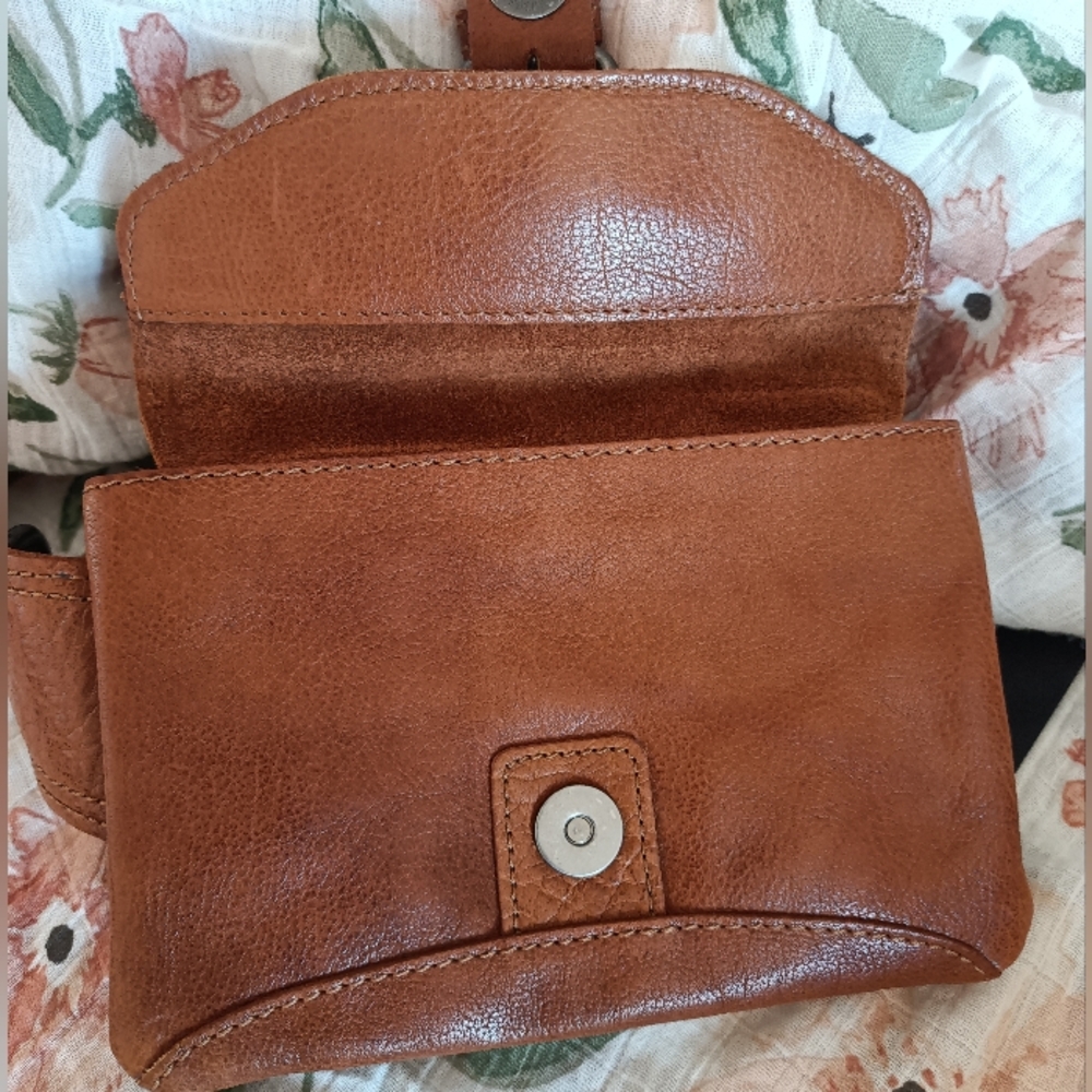 Spikes and Sparrow Leather Tan Caramel Belt BagWoman's - Picture 3 of 15